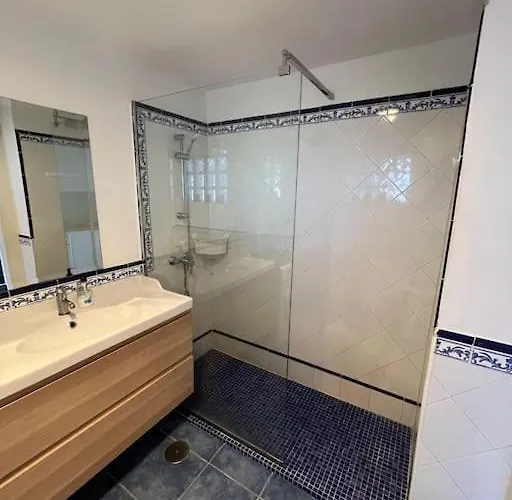 Oasis Royal Apartment *